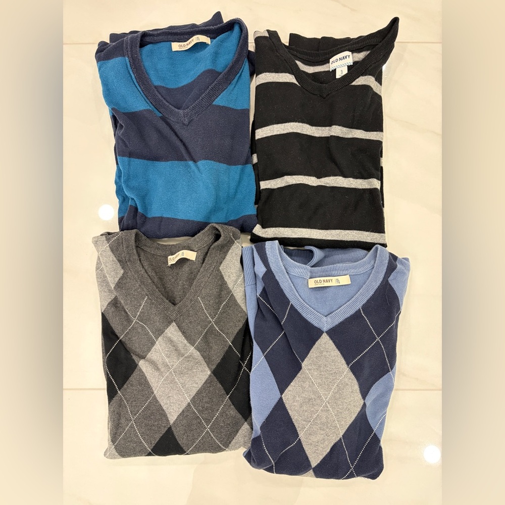 4 Old Navy V-Neck Sweaters - XL